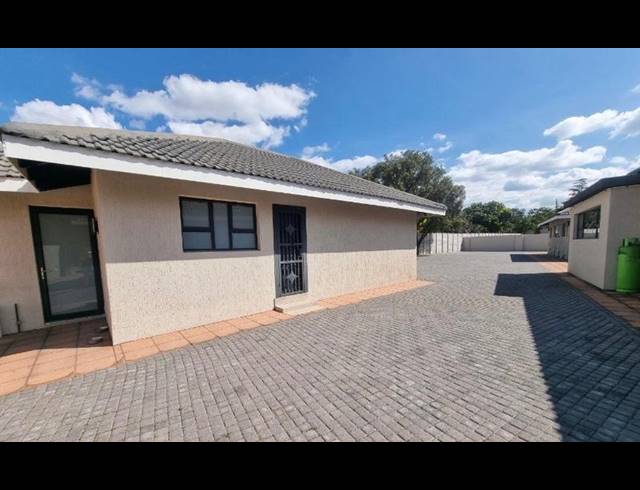 4 BEDROOM HOUSE FOR SALE IN VANDERBIJLPARK SW 5